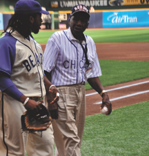 charlie-whip-davis-rickie-weeks-negro-league-tribute-game
