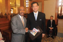 Alderman-Joe-Davis-Sr-presented-with-gift-from-Indonesian-Consul-General-Andriana-Supandy-visited-Milwaukee-City-Hall