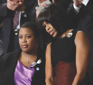 First-Lady-Michelle-Obama-Cleopatra-Pendleton-mother-of-Hadiya-tragically-shot-killed