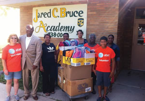 Principal-Chatman-students-ATT-Pioneers-volunteers-Masaeo-Wooden-Sharon-Mays-Ferguson-Jeannette-St-Onge