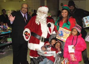 Charles-Butch-Walton-son-Jeannetta-Robinson-Santa-Elizabeth-Coggs-toy-give-away-children-CYD-event