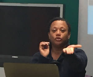 African American Breastfeeding Network executive director, Dalvery Blackwell teaches mothers on the benefits of breastfeeding. (Photo by Karen Stokes)
