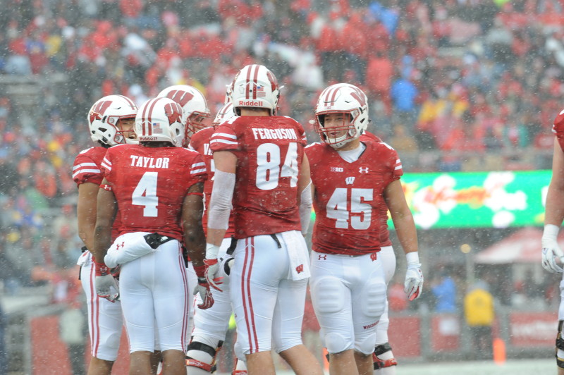 Wisconsin Badgers Beat Illinois 49 to 20 at Camp Randall Stadium ...