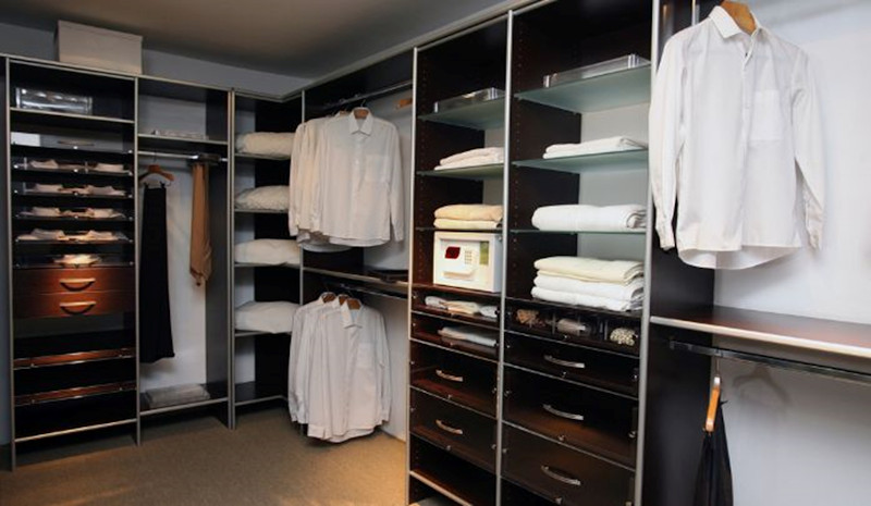 Closet Organizing and Tidying Tips